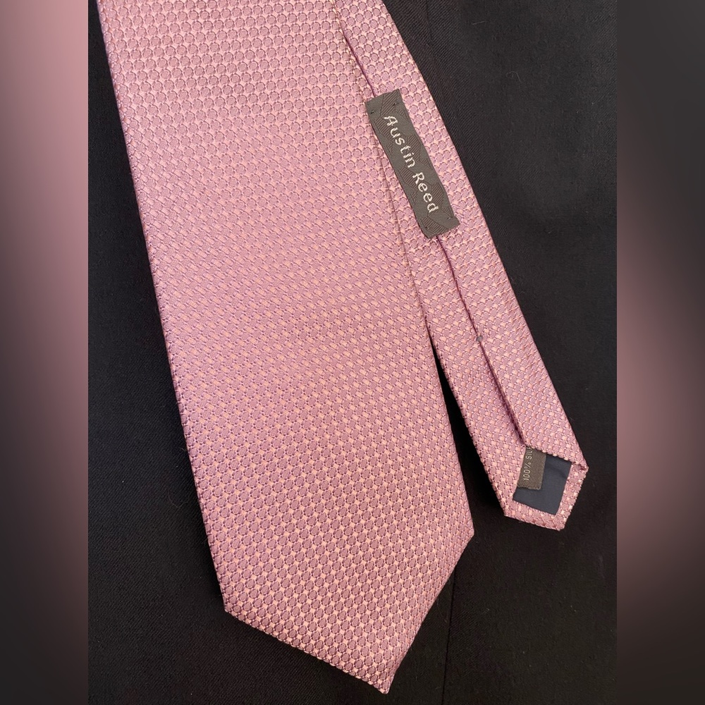 Austin Reed pink texture silk tie